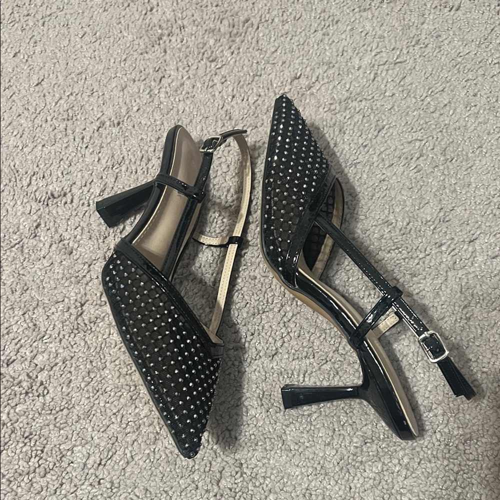 Chic Black Slingback Heels - Picture 3 of 4